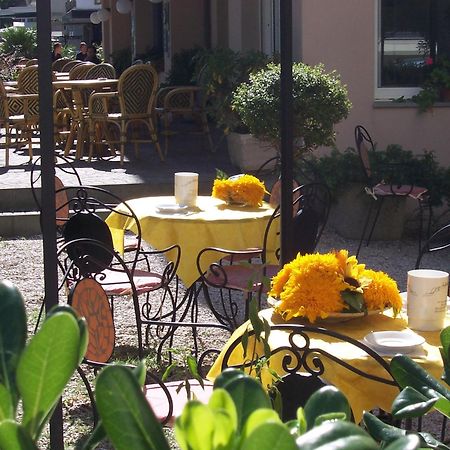 Hotel Des Bains Cattolica Exterior photo