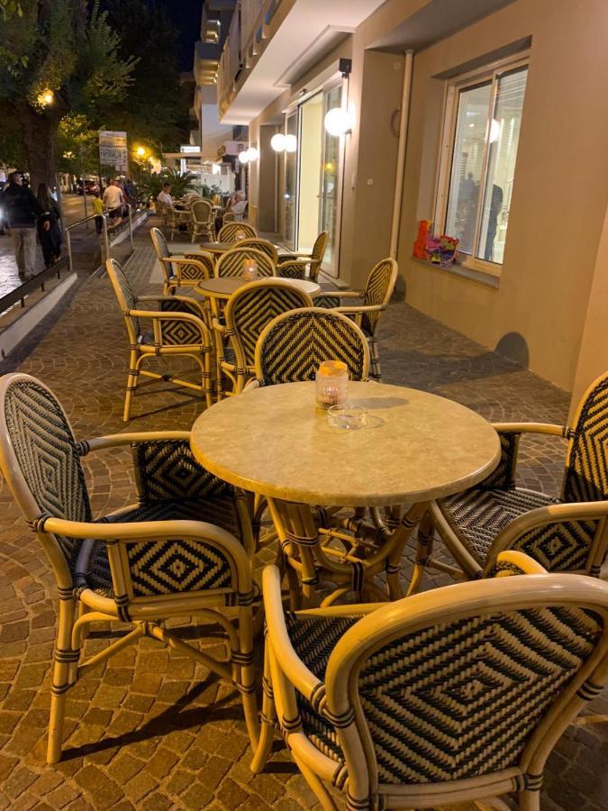Hotel Des Bains Cattolica Exterior photo