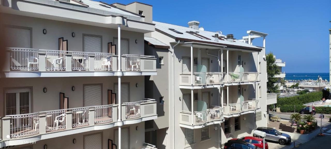 Hotel Des Bains Cattolica Exterior photo