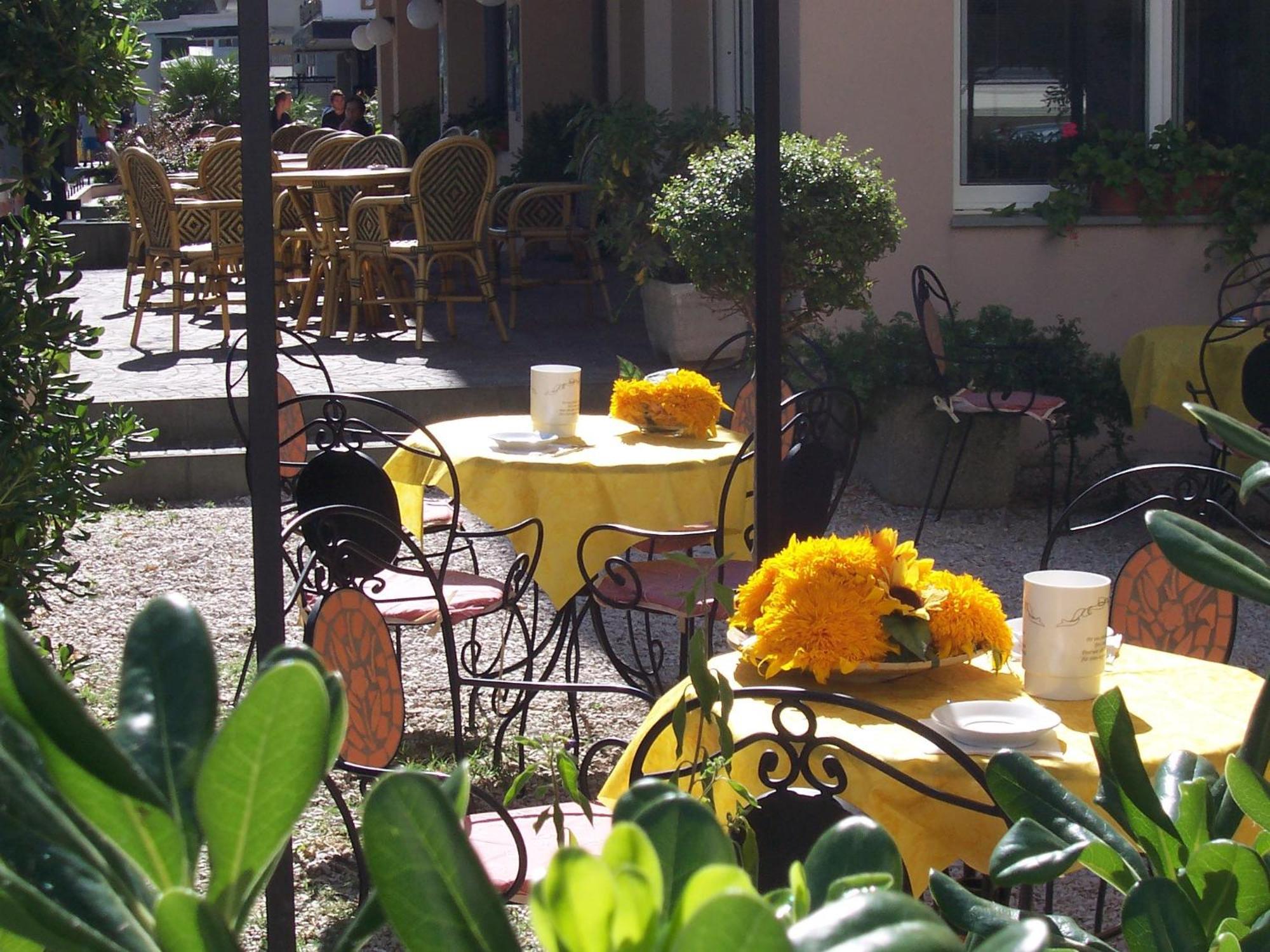 Hotel Des Bains Cattolica Exterior photo