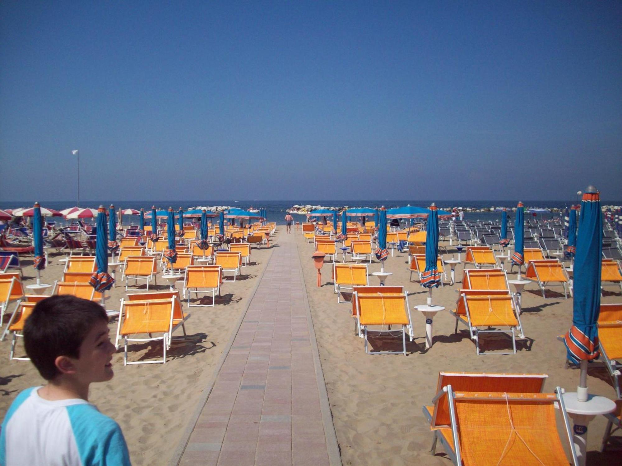 Hotel Des Bains Cattolica Exterior photo