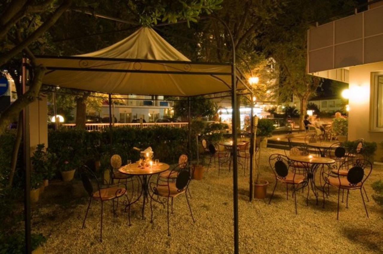 Hotel Des Bains Cattolica Exterior photo