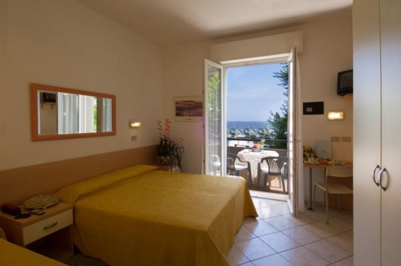 Hotel Des Bains Cattolica Exterior photo